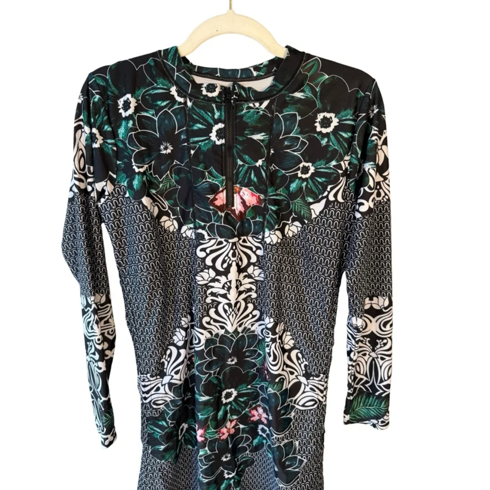 Long Sleeve Black Green Floral Swim Dress Rash Guard Size S or M Beach Vacation - Picture 8 of 9